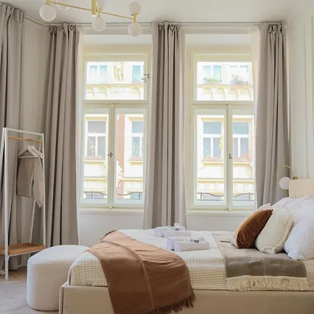 Daire 4 Minutes National Theather Apartment, Prag