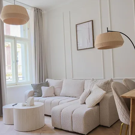 4 Minutes National Theather Apartment, * Prague